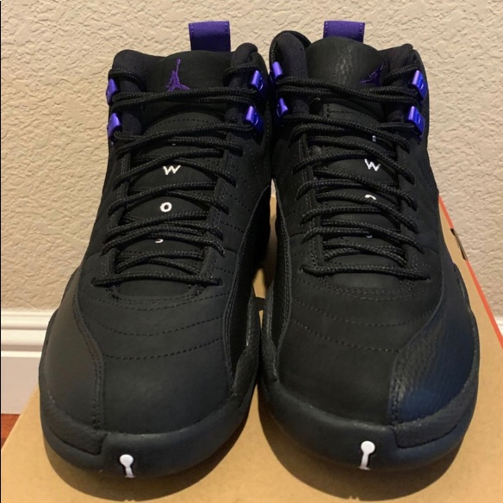 Jordan 12 - Picture 2 of 4